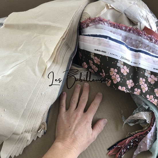 Un carton de chutes de nos tissus