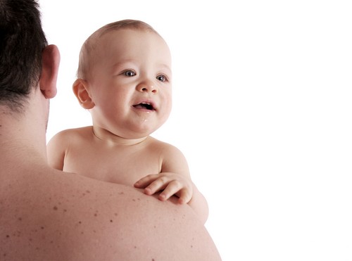 papa et son bébé père avec son enfant