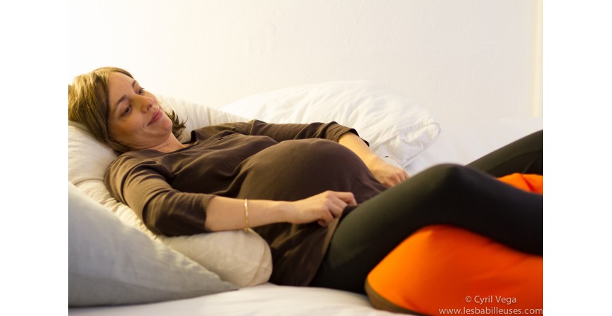 5 façons et un peu plus encore d'utiliser un coussin de maternité Les Babilleuses