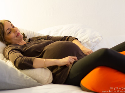 5 façons et un peu plus encore d'utiliser un coussin de maternité Les Babilleuses